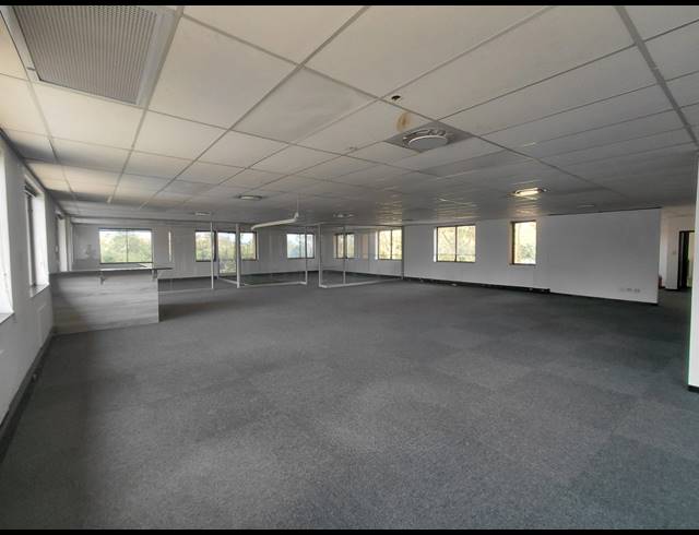 290M² OFFICE TO LET IN BRYANSTON